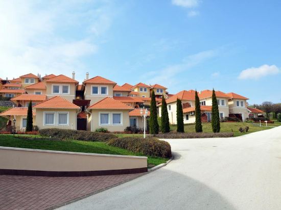 Landal Residence Duna — 4-Star Luxury Hotel in Tata, Hungary
