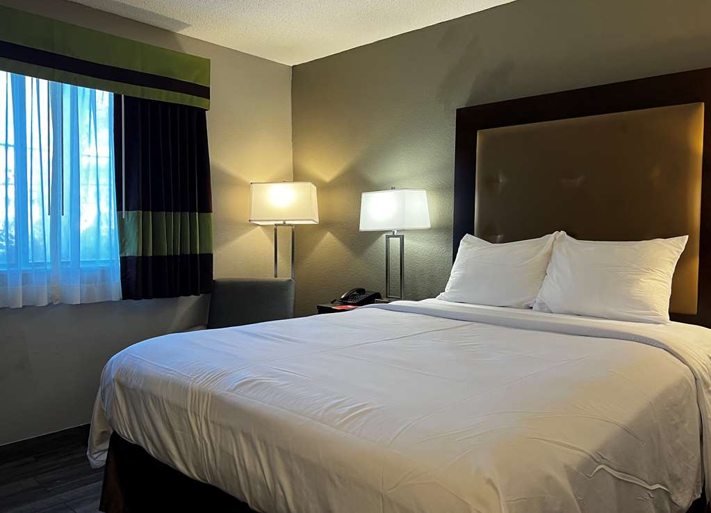 Econo Lodge - photo 10