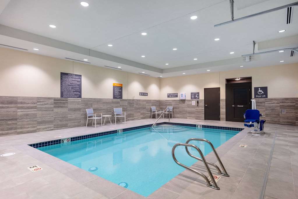 La Quinta Inn & Suites by Wyndham Centralia - photo 17