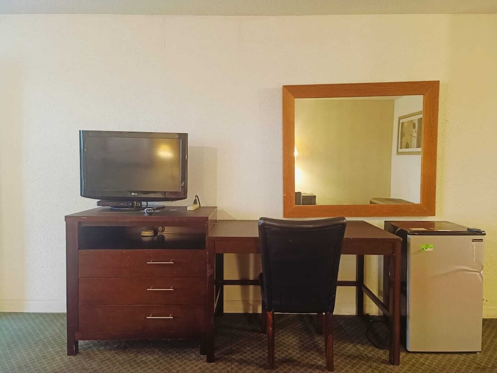 Grumpys Motor Inn Flatonia - photo 14