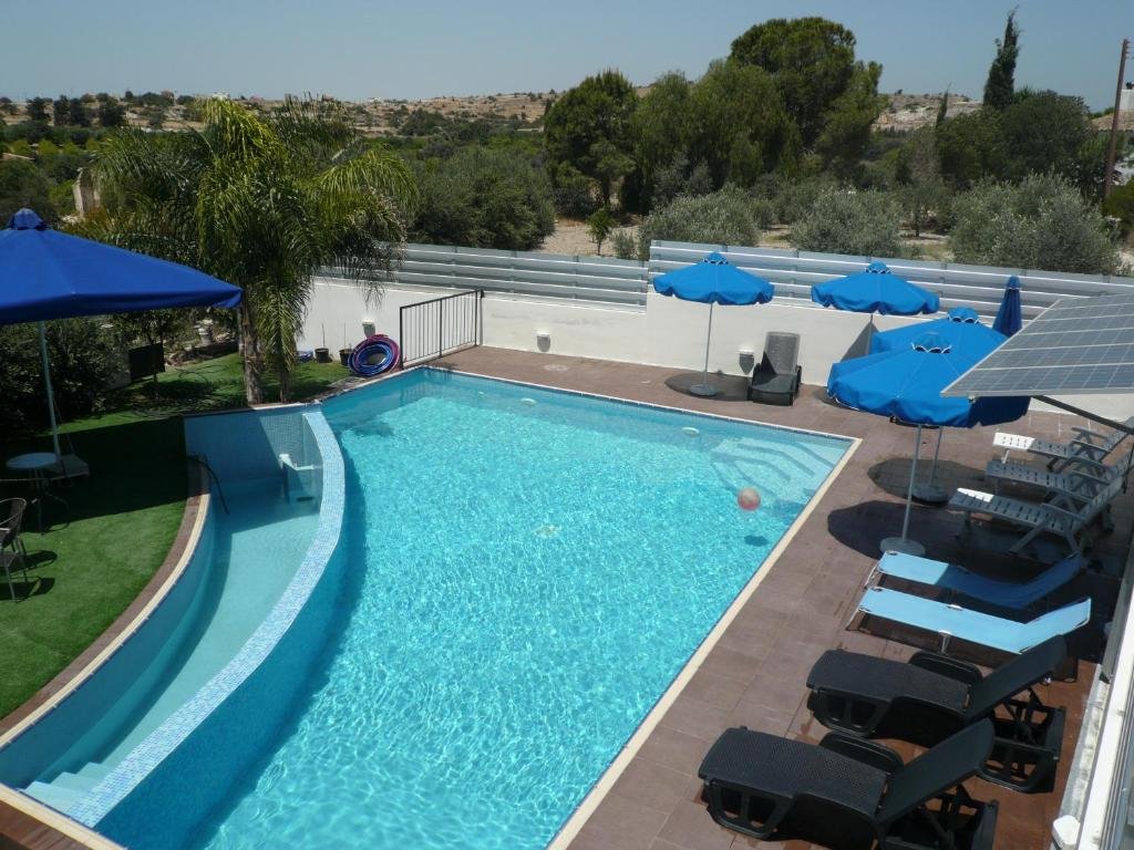 Esperando in Unknown City, Cyprus