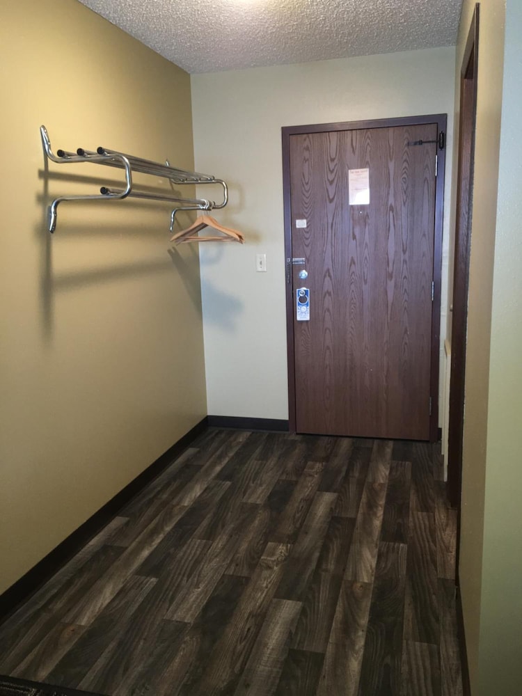 Sunlac Inn Devils Lake - photo 14