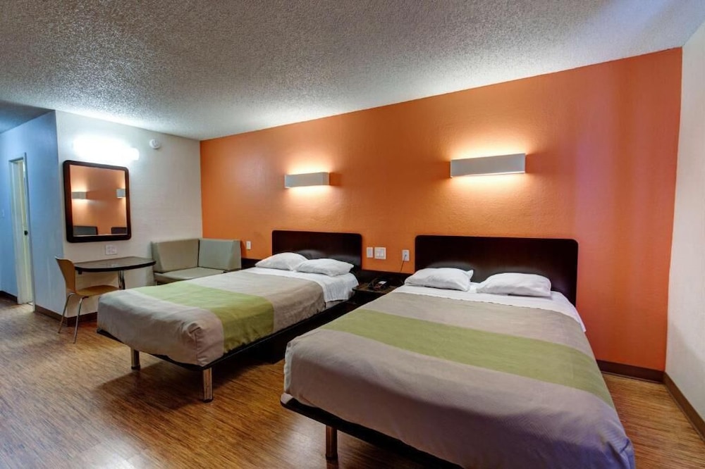 Executive Inn & Suites Hobby - photo 9