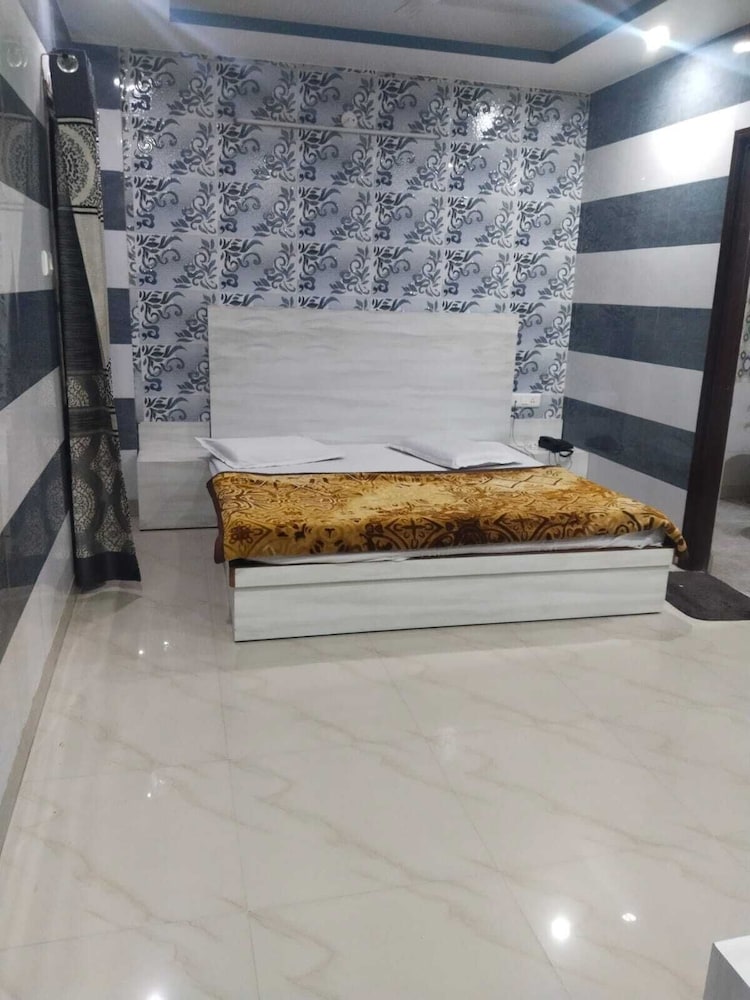 Hotel Shri Radha Niwas in Katra, India