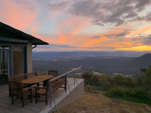 Escarpment Hideaway - carbon neutral hotel in Unknown City