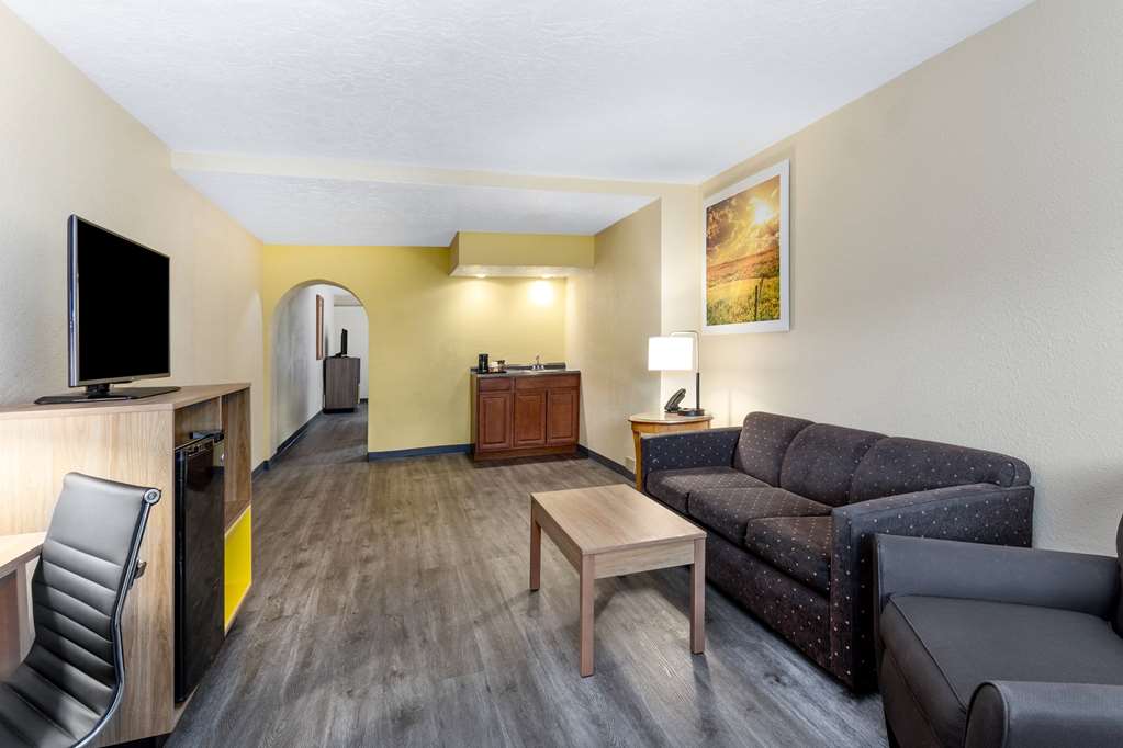 Days Inn & Suites by Wyndham Clovis - photo 19