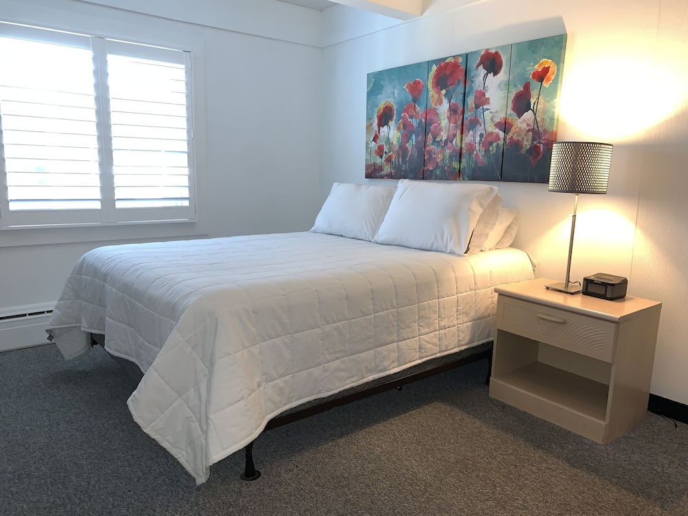 Vineyard Harbor Motel Private Beach - photo 40