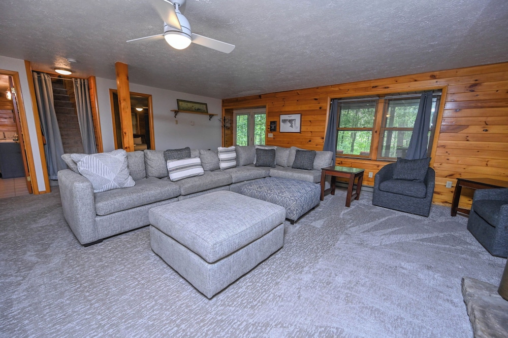 Zen Den by Taylor Made Deep Creek in Mchenry, United States