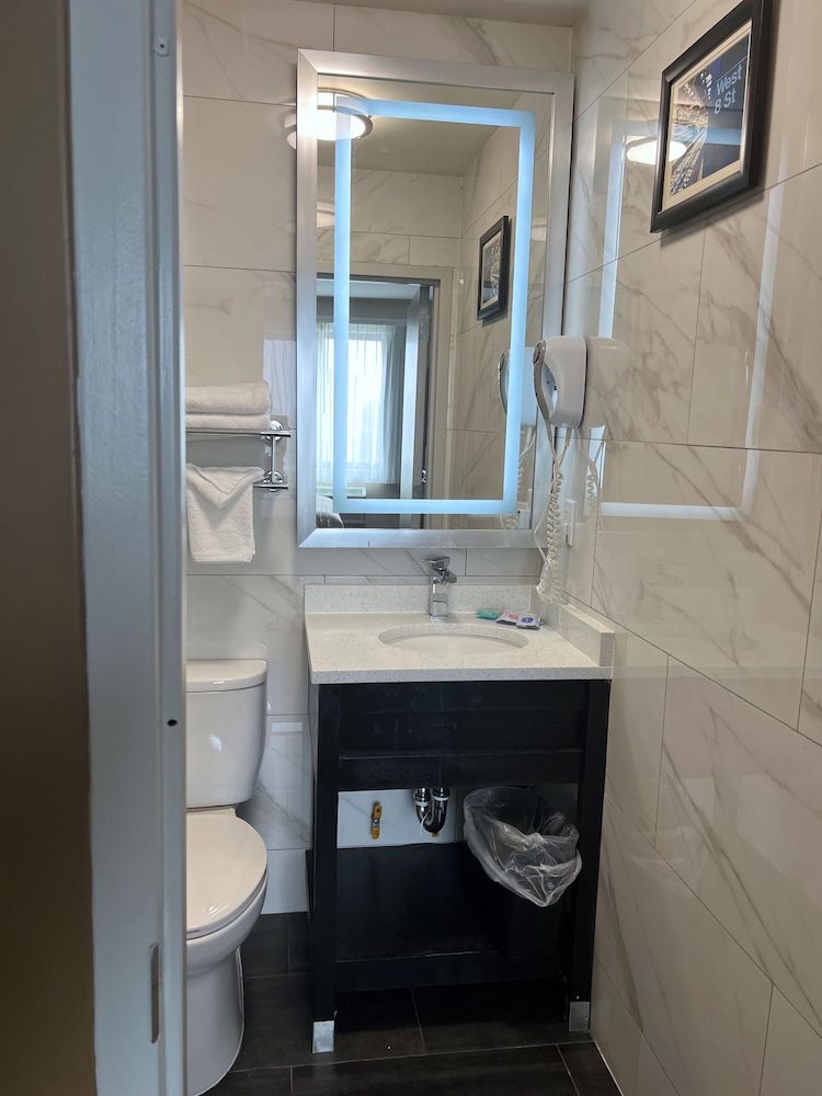 Lotus BLU Inn & Suites - photo 28
