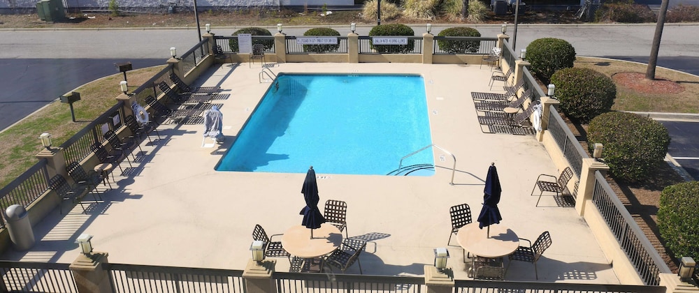 Hampton Inn Sumter - photo 23