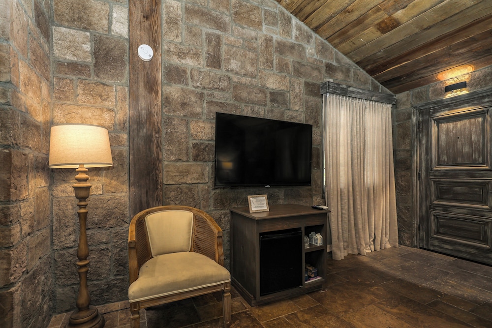 The Inn at Zaca Creek - photo 14