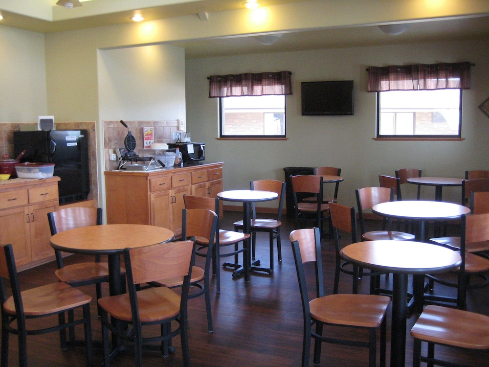 Trade Winds Motel - photo 13