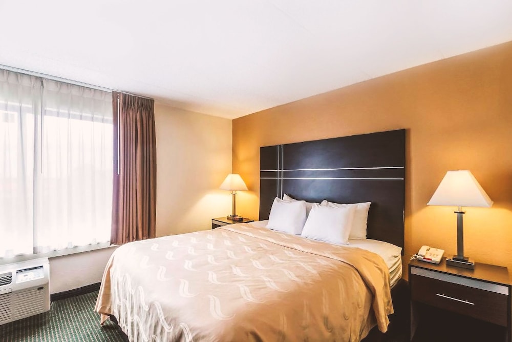Norwood Inn & Suites Milwaukee - photo 10