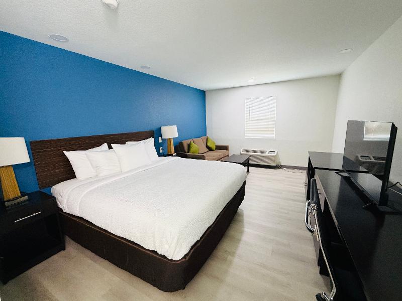Hallmark Inn and Suites - photo 15