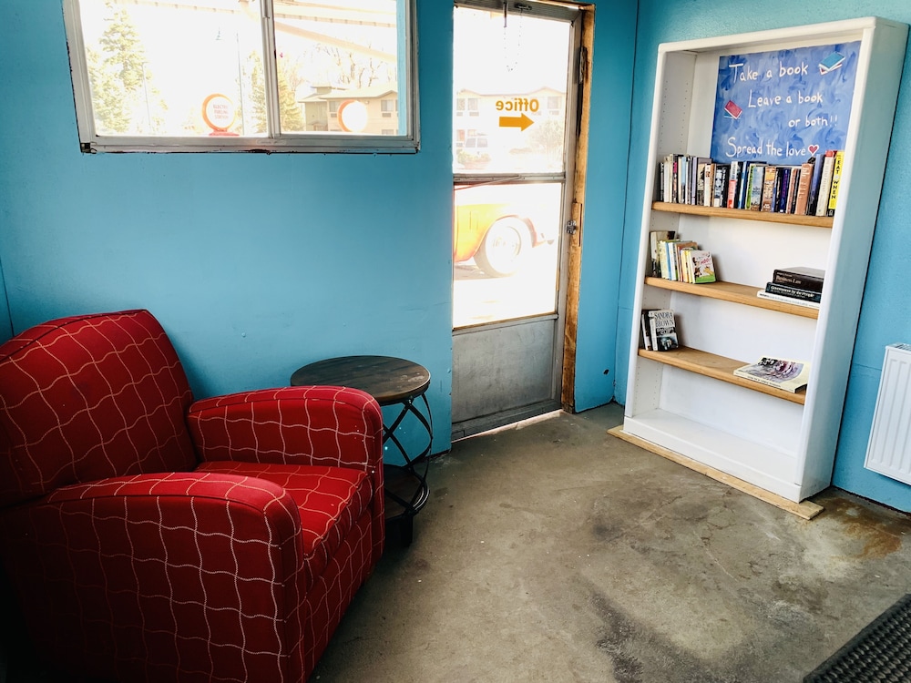 Circle R Motel - photo 19