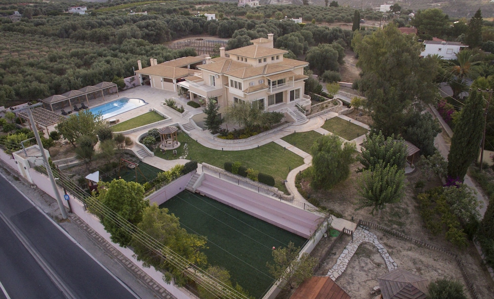 Villa Metaxas — 4-Star Luxury Hotel in Irakleion, Greece