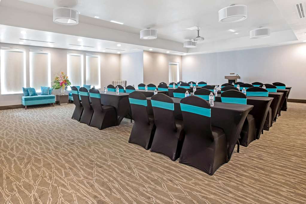 La Quinta Inn & Suites by Wyndham Corpus Christi Portland - photo 24