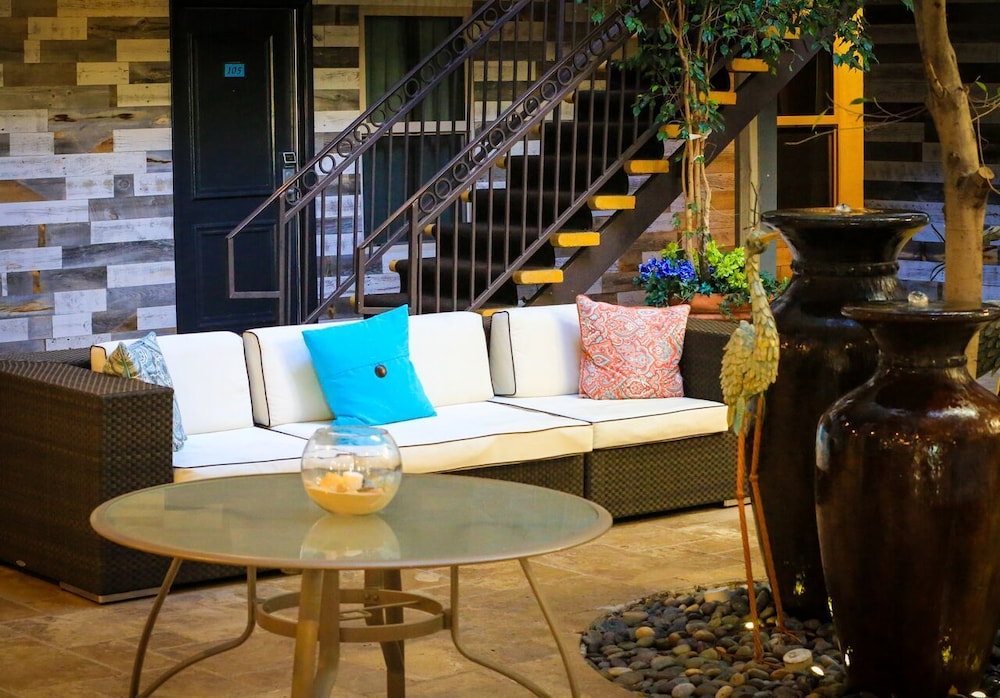 L.A. Sky Boutique Hotel - photo 32