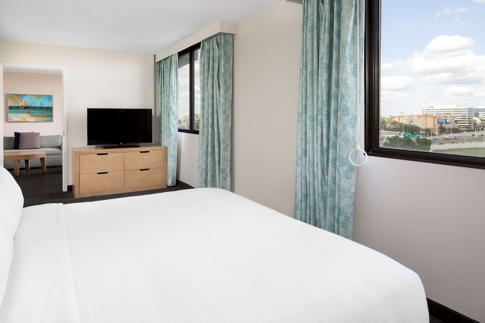 Embassy Suites by Hilton Tampa Airport Westshore - photo 8