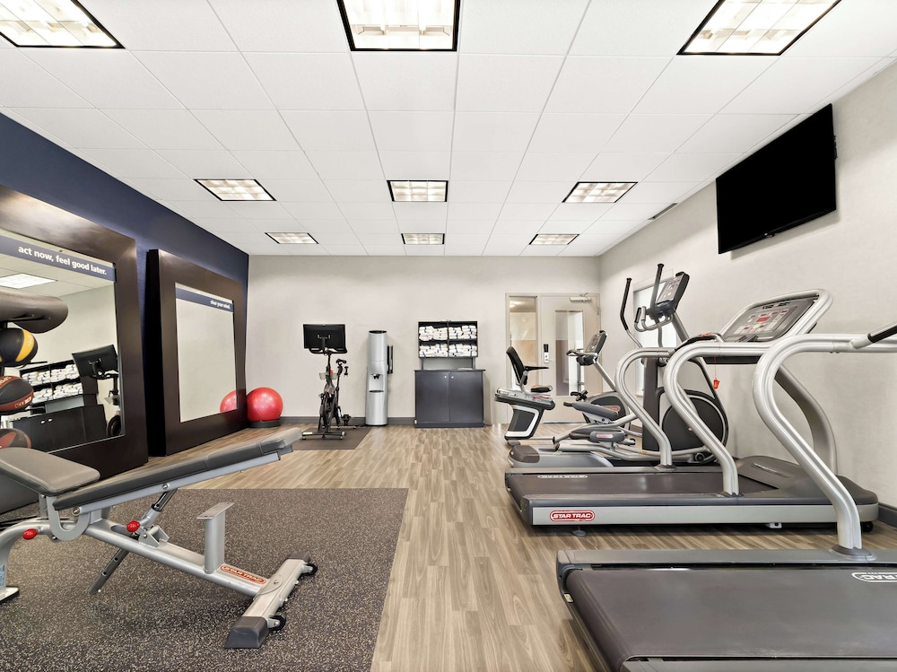 Hampton Inn Blytheville - photo 21
