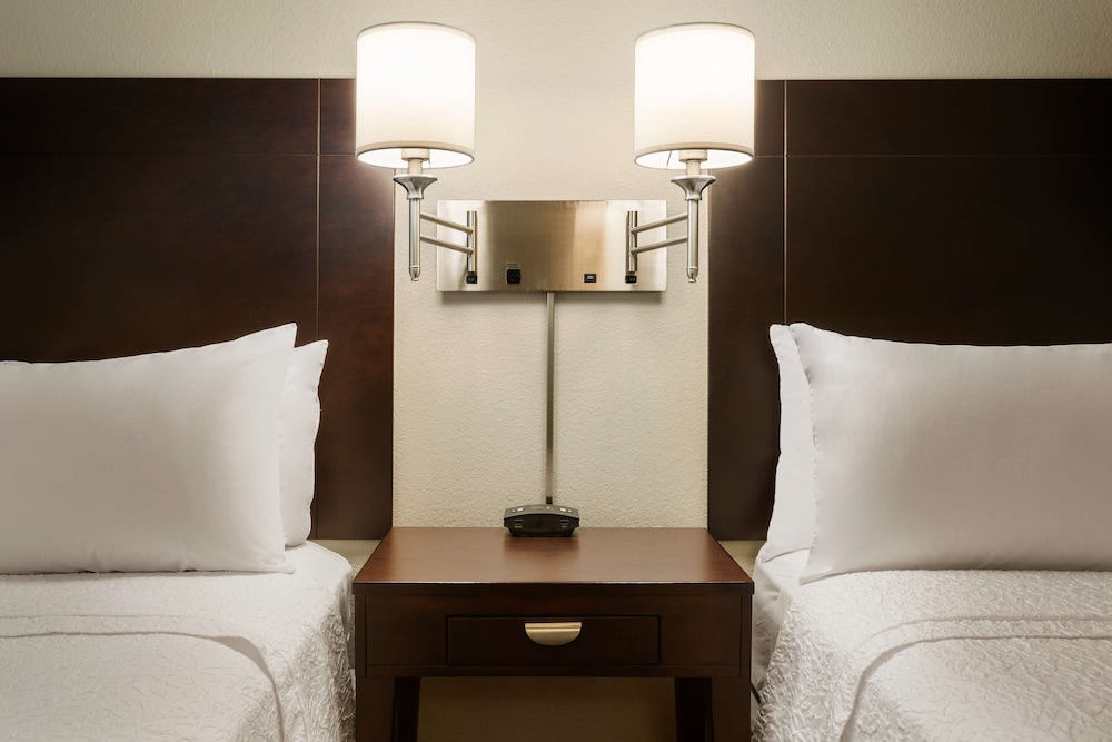 Hampton Inn & Suites Phoenix Glendale Westgate - photo 13