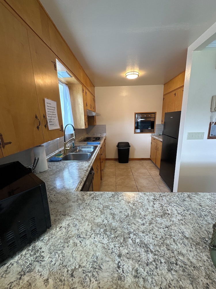 Winchester Bay Inn - photo 18