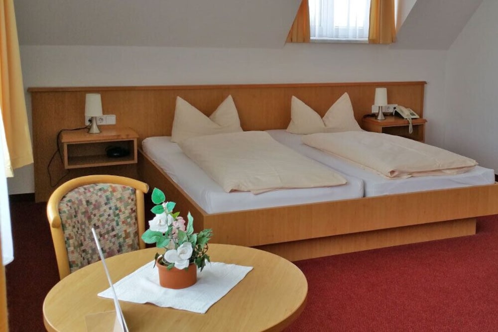 Hainberg Hotel Garni — Ebersbach — photo 4