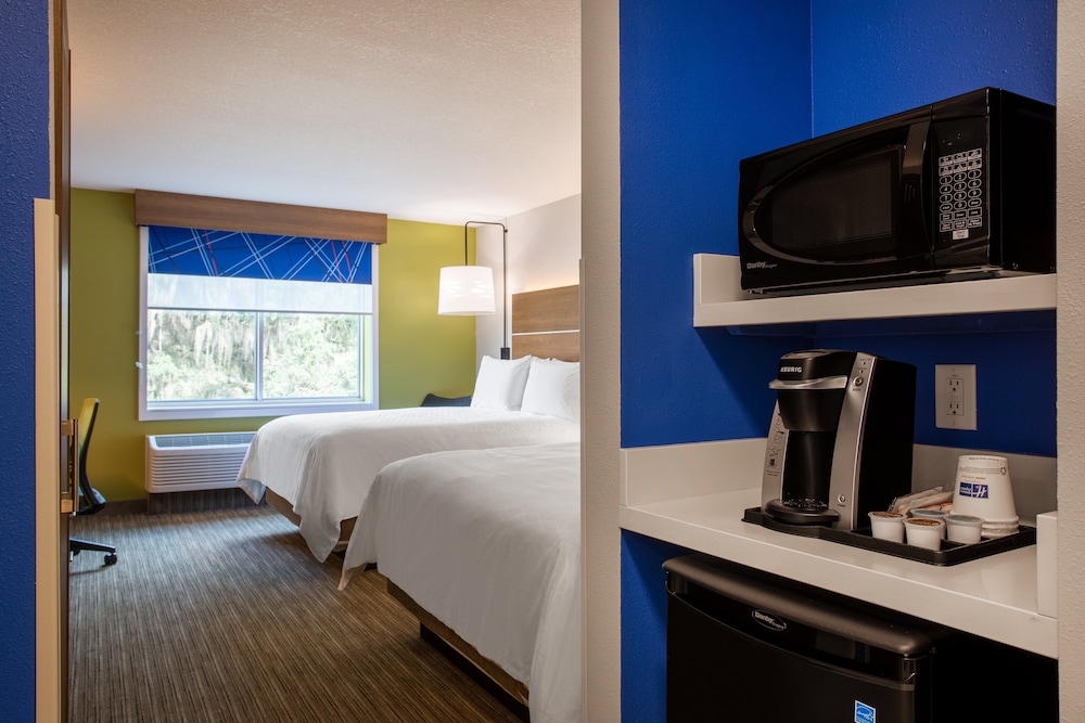 Holiday Inn Express & Suites Deland South by IHG - photo 16