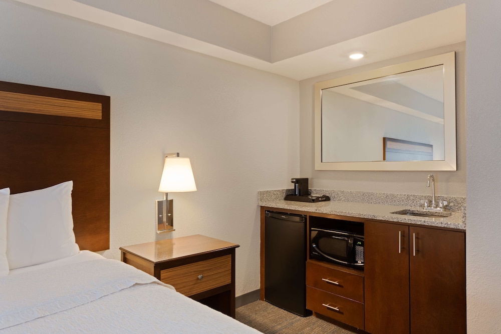 Hampton Inn & Suites Fort Myers Beach Sanibel Gateway - photo 5