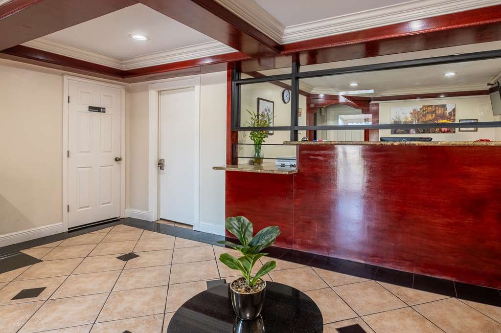 Relax Inn and Suites - photo 9