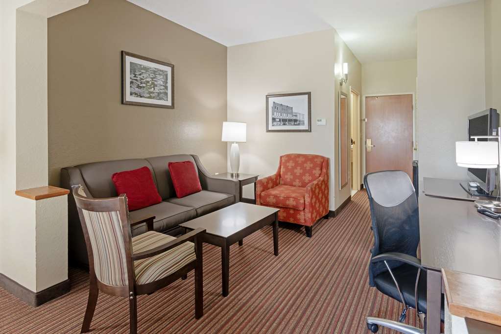 Best Western Plus Bradbury Inn & Suites - photo 17