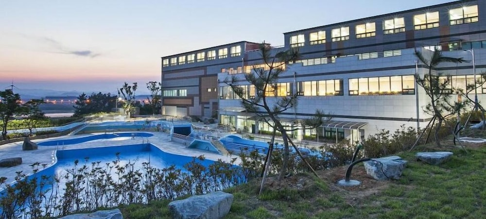 Sacheon Grand Hotel in Chinju, South Korea