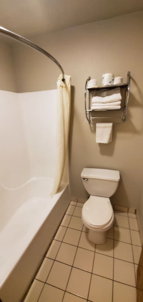 Cottonwood Inn and Conference Center - photo 22