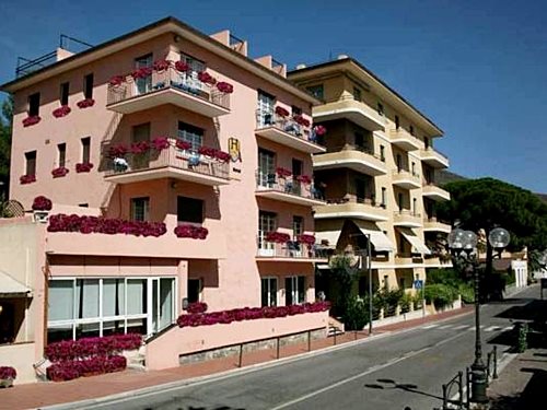 Hotel Mimosa — hotel in Spotorno