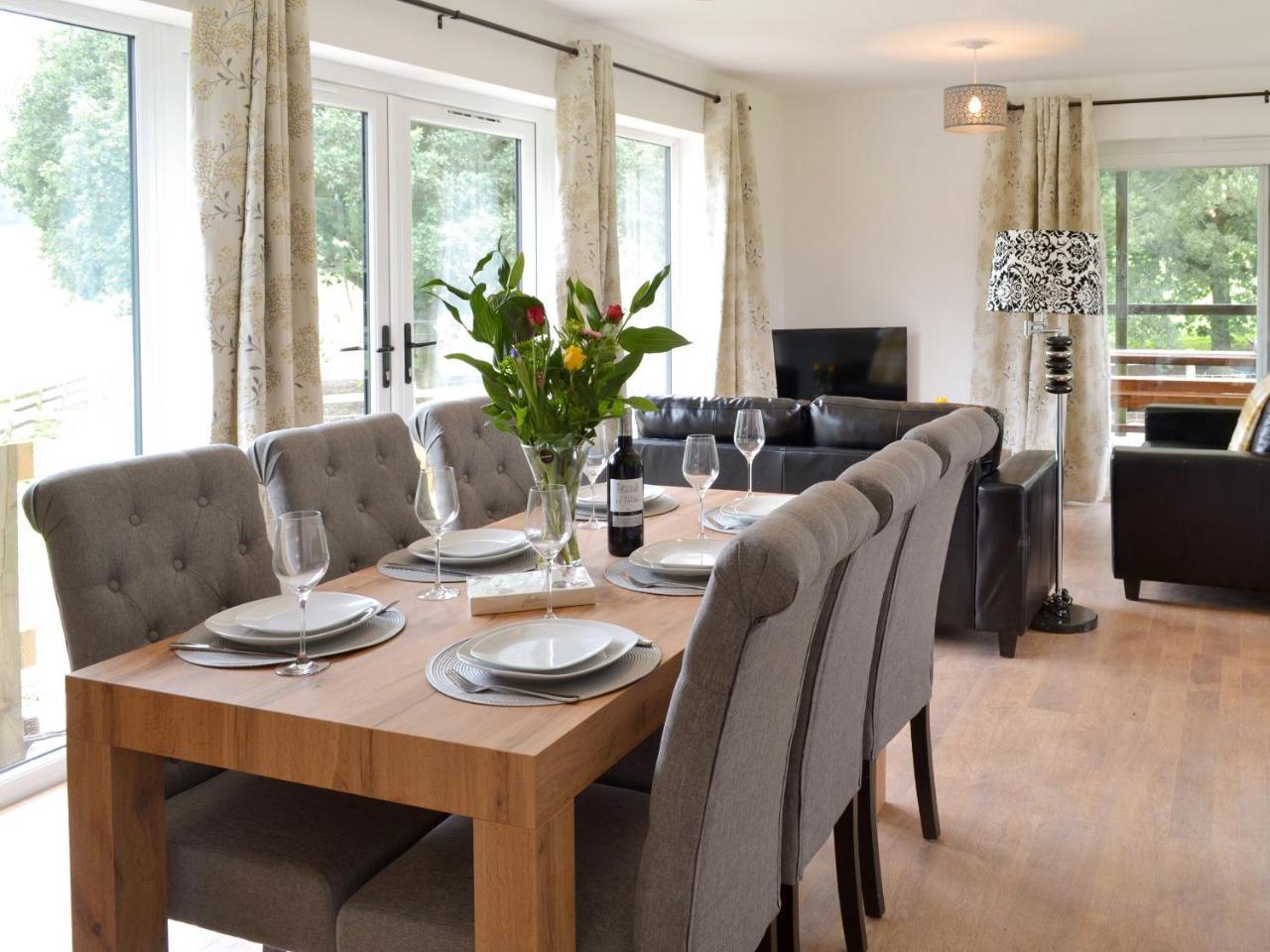 Cedar Lodge — 4-Star Luxury Hotel in Bentley, United Kingdom