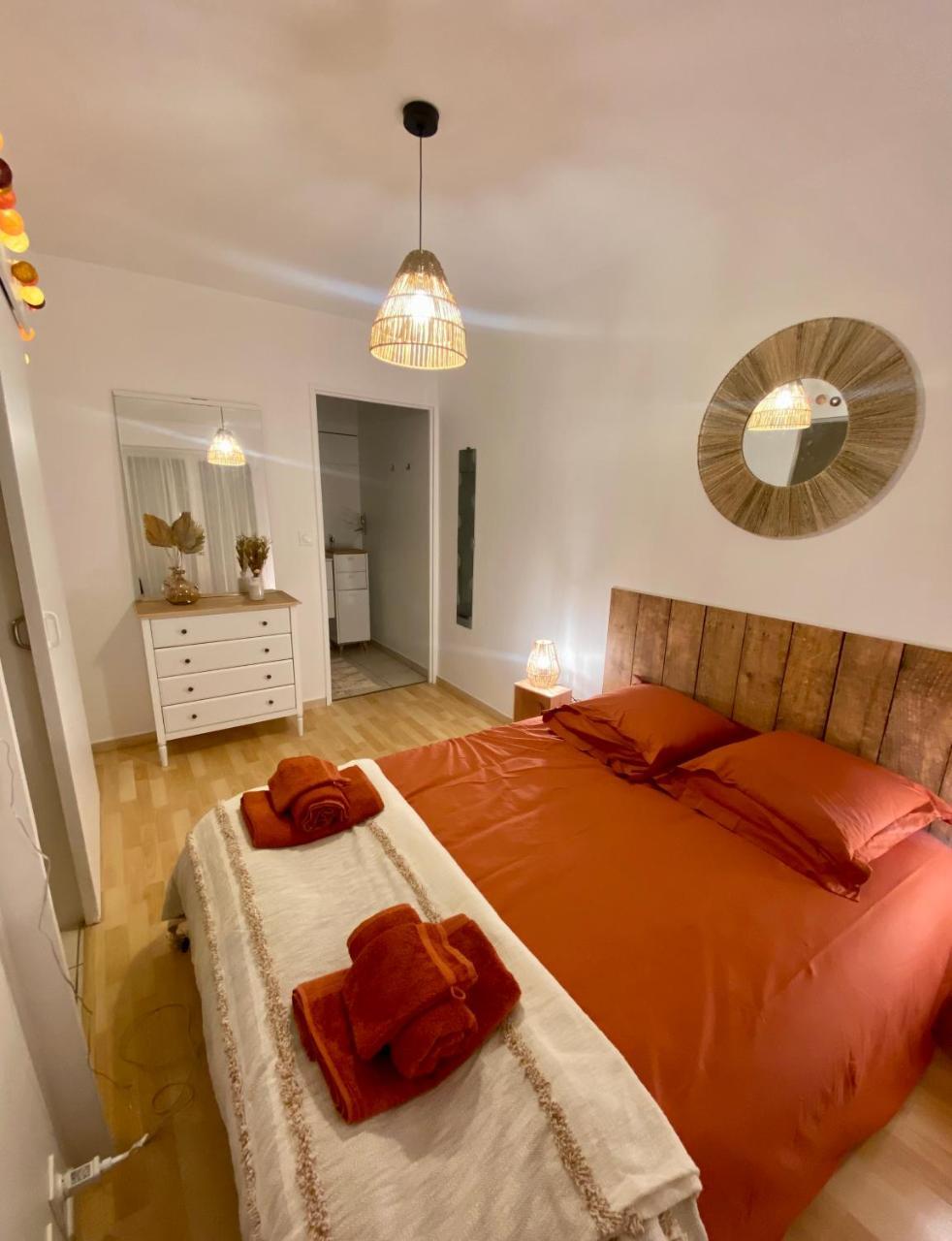 Appartement Cosy 1 Chambre Pour 2 Pers Renove Terrasse Parking — 4-Star Luxury Hotel in Dinard, France