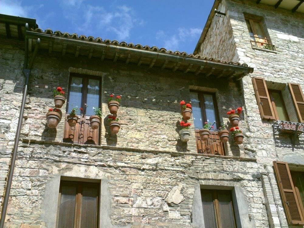 La Piazzetta Del Borgo — hotel in Todi