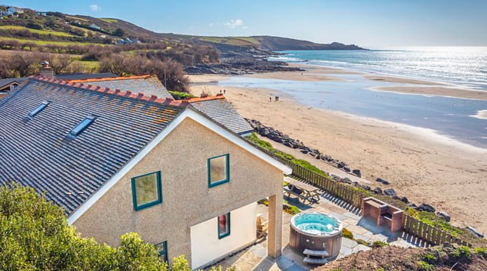 Private Cliff top Retreat by Perranuthnoe Beach in Penzance, United Kingdom