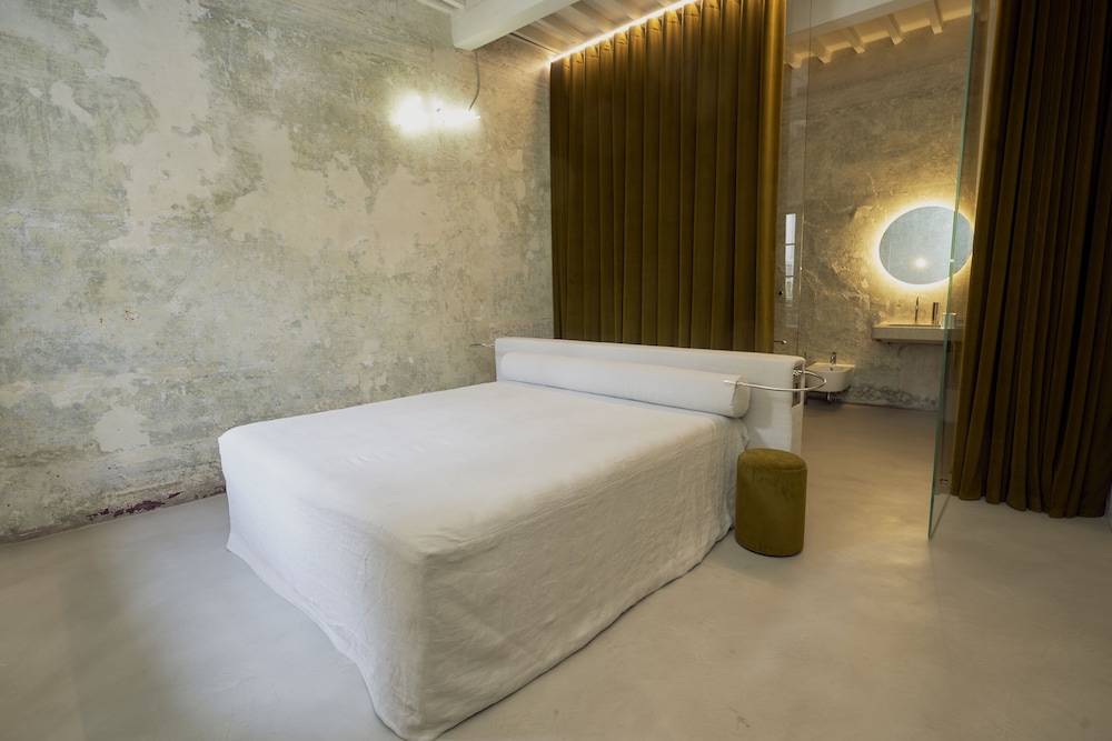 Sugar Rooms Residenza D' Epoca — 4-Star Luxury Hotel in Arezzo, Italy