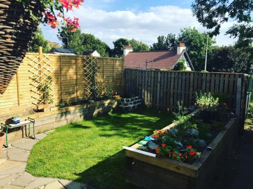 A Wee Cottage In Dunfermline — 4-Star Luxury Hotel in Dunfermline, United Kingdom