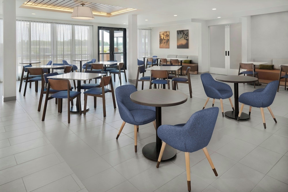 Fairfield Inn & Suites Columbus - photo 28