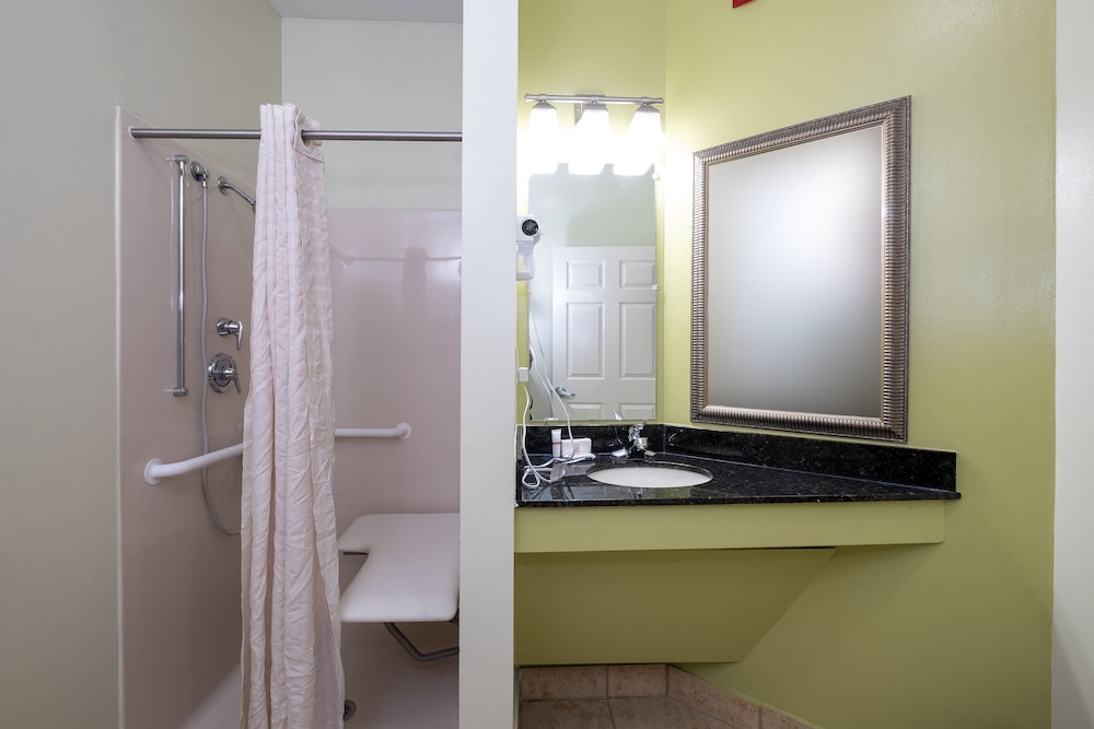 Red Roof Inn & Suites Wilson - photo 31