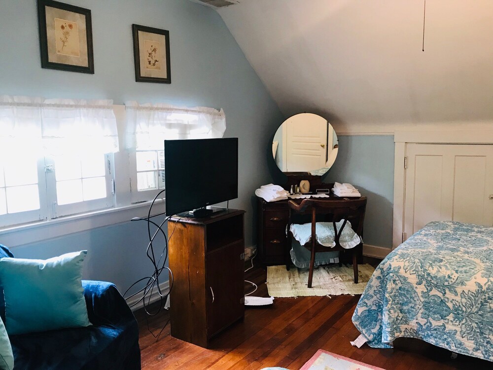 Six Acres Bed & Breakfast - photo 17