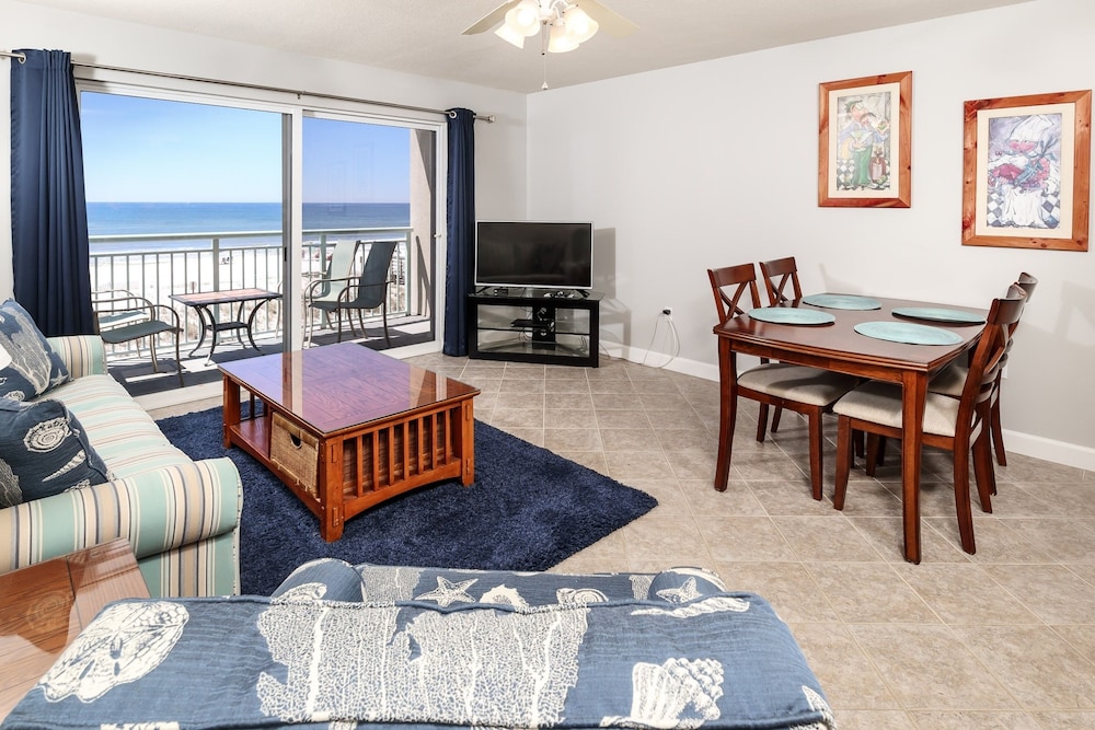 Pelican Isle 215 by RedAwning - photo 14