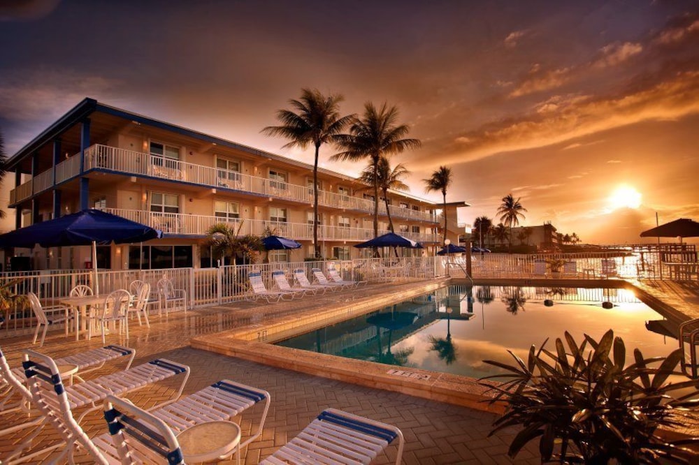 Glunz Ocean Beach Hotel & Resort in Marathon, United States
