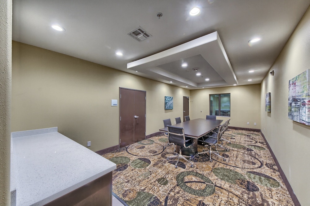 Holiday Inn Express & Suites Carrizo Springs by IHG - photo 30