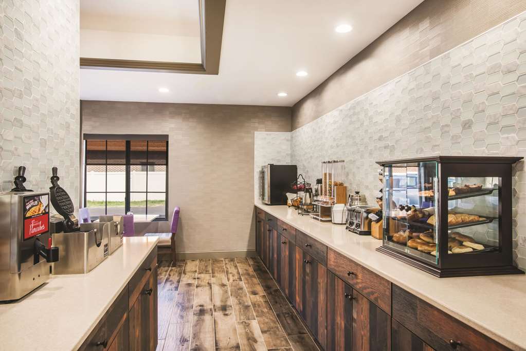 La Quinta Inn & Suites by Wyndham Chambersburg - photo 25