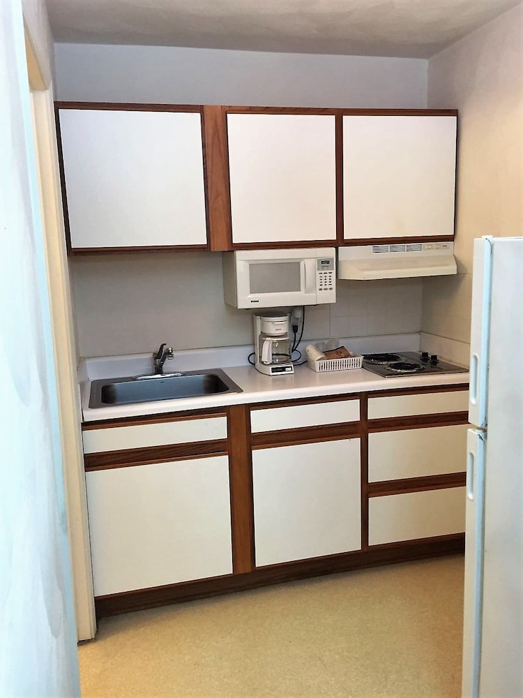 Affordable Suites Burlington - photo 31