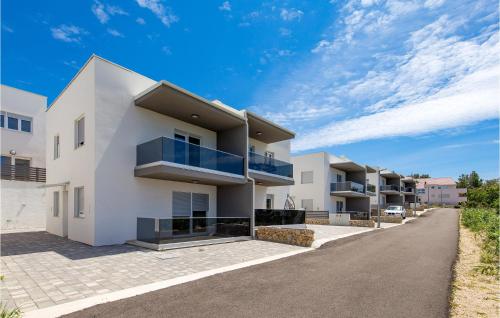 Amazing Apartment In Simuni With Wifi — 4-Star Luxury Hotel in Kolan, Croatia