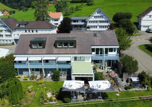 Augg Au Games Garni Hotel Sv Ntis — hotel in Teufen